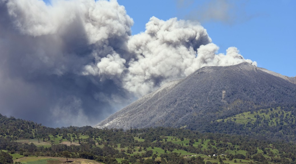 Image of the Plume from Turrialba Volcano in Costa Rica. Photo by Eduardo Libby